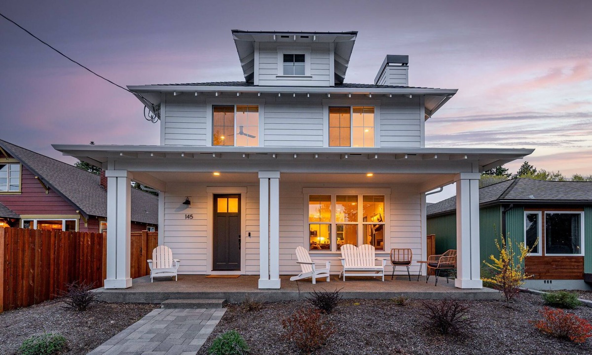 Southern Crossing House | Walkable Old Mill Spa Retreat