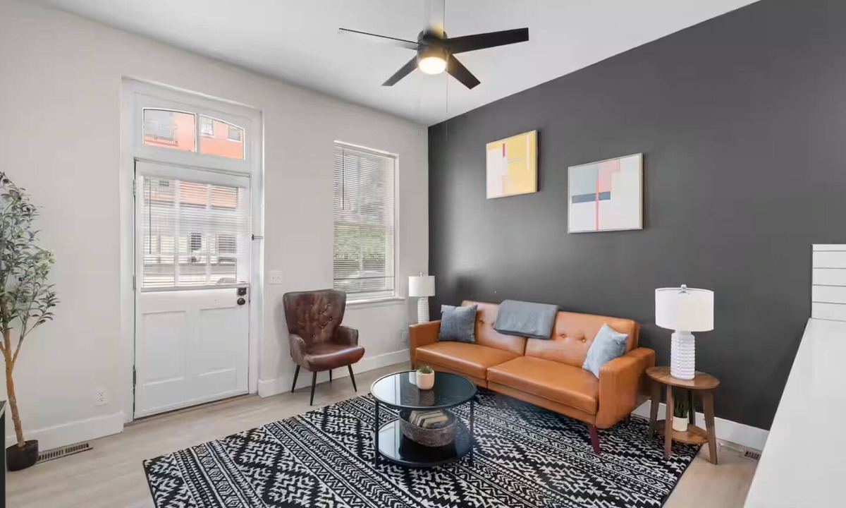 Soulard Apartment | Walkable Soulard Fast WiFi Fire Pit Parking