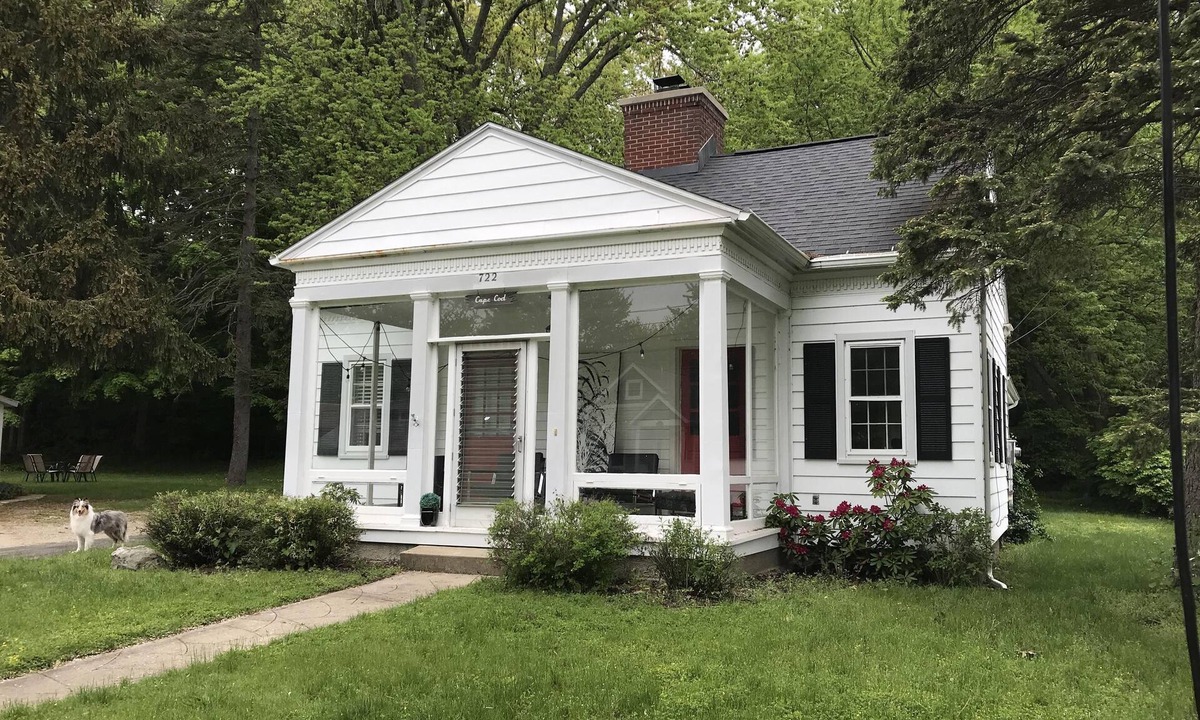 Saugatuck House | Walking distance from downtown Saugatuck.