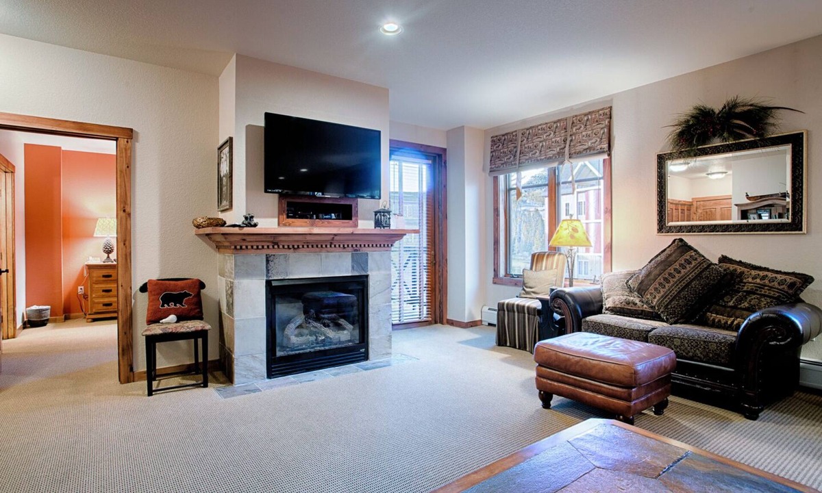 Historic District Condo | Walking distance to Main Street. Pool and Hot Tubs with a Beautiful View!