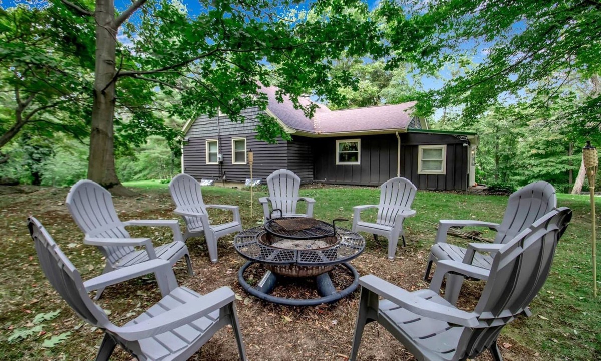 Orchard Park House | Walking Distance to Bills- Firepit | Ping Pong/Bar