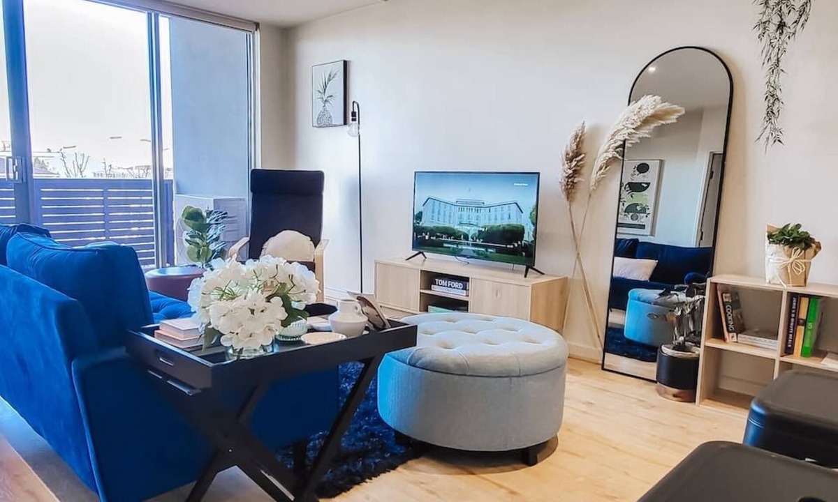 Ascot Vale Apartment | Walking Distance to Showgrounds & Free Parking!