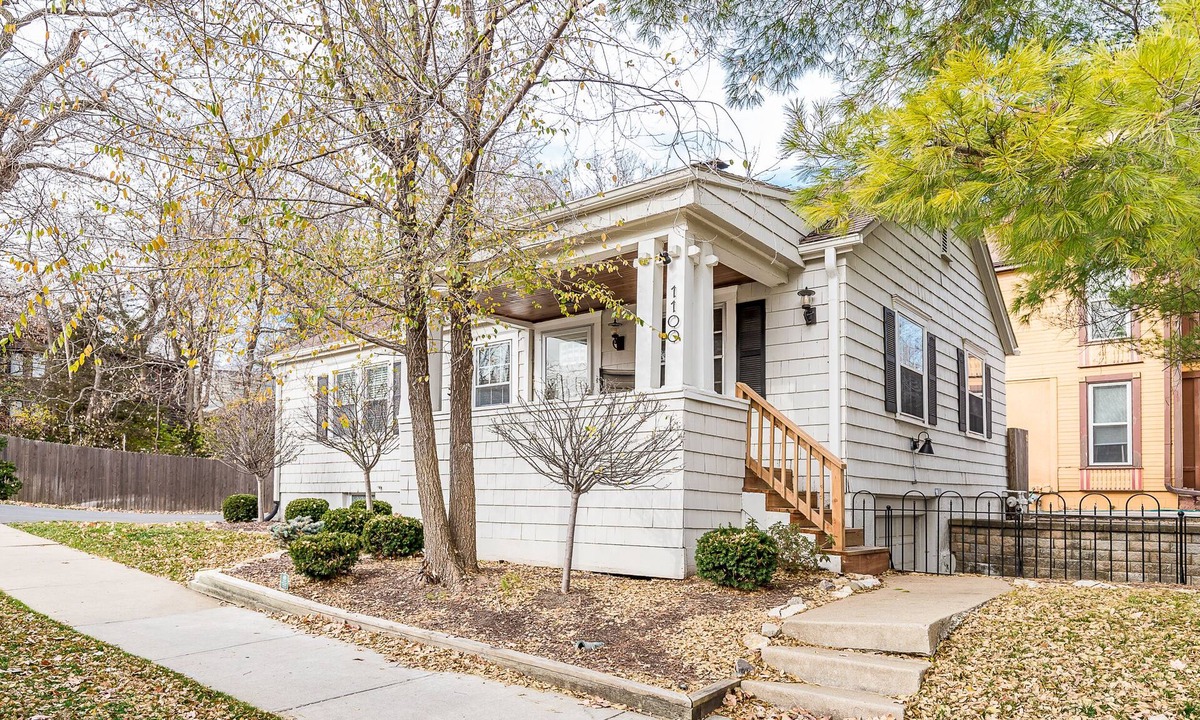 West Plaza House | Walking distance to Country Club Plaza Entertainment District