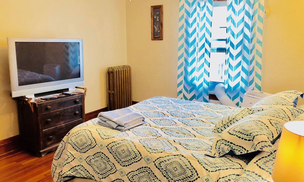 Downtown Niagara Falls House | ⭐Walking distance to the Falls!