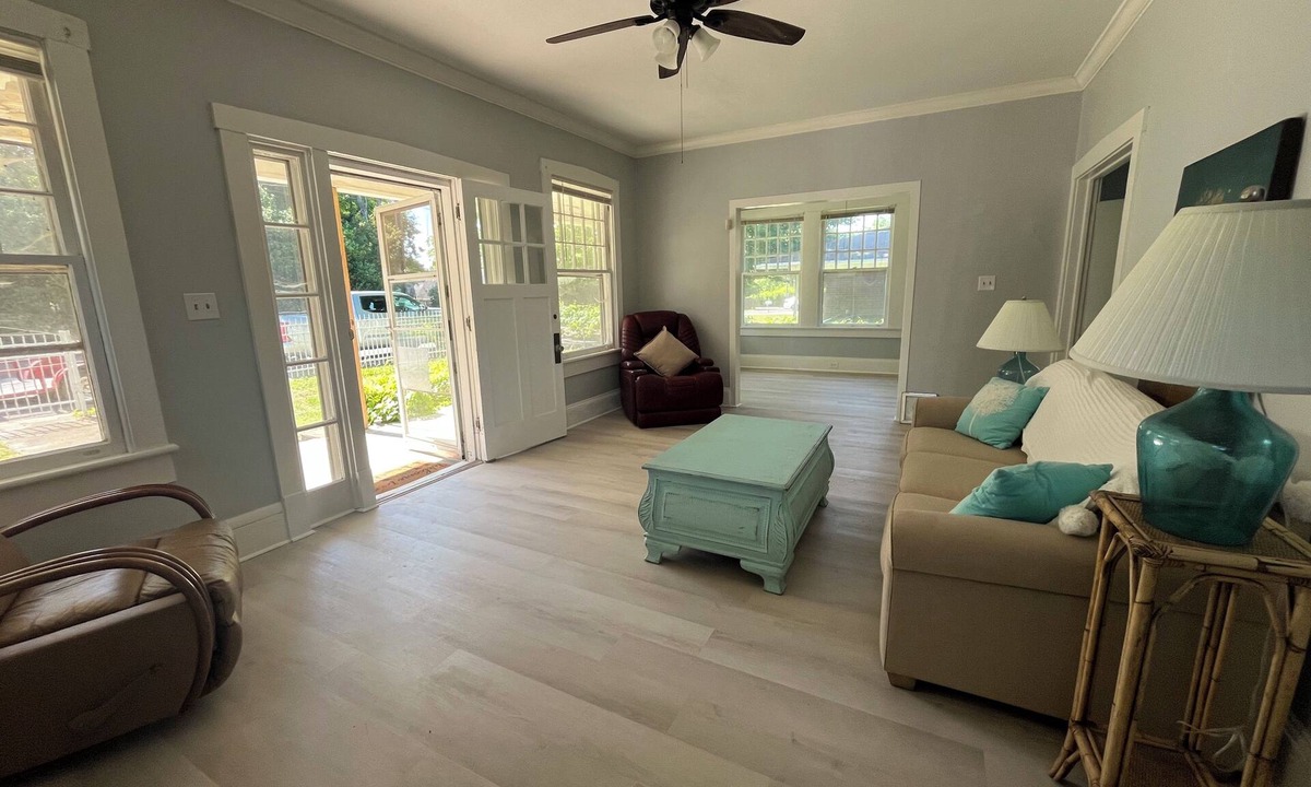 Cleveland House | Walking Downtown,Fabulous 1800sqft 2/2 with a loft room house huge kitchen charm