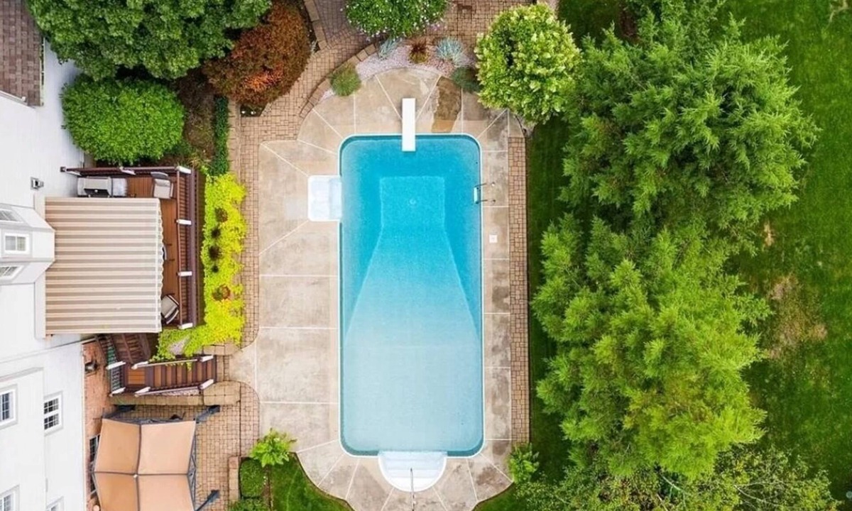 Stillwater Apartment | Walkout basement with bar and hot tub!