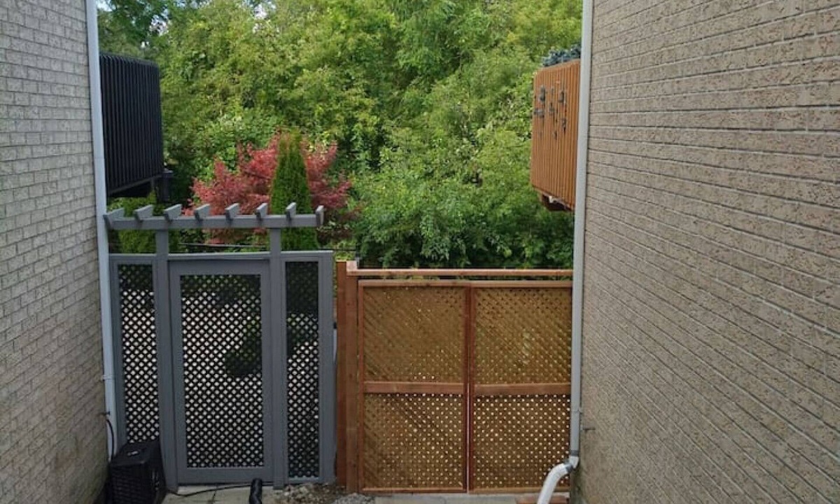 Richmond Hill House | Walkout Ravine, Cottage feeling basement