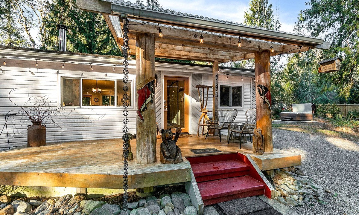 Gold Bar House | Wallace River Retreat: Magical wooded acreage