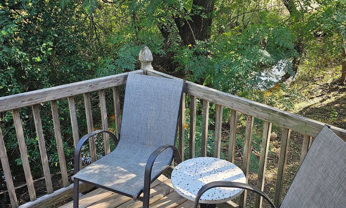 North Loop Condo | Waller Creek Condo Cottage Single Story Parking in Front Quiet & Walkable Area