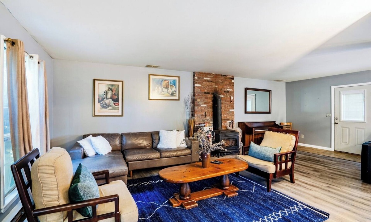 Wallkill House | Wallkill 4BR Retreat | Large Yard + Pet Friendly