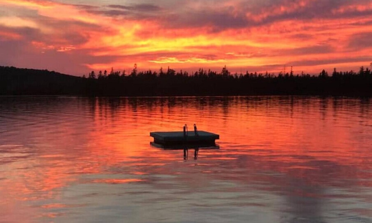 Petoskey House | Walloon Lake 6 bdrm Walloon Lake Waterfront Home! Boat Docking- DATES ADDED