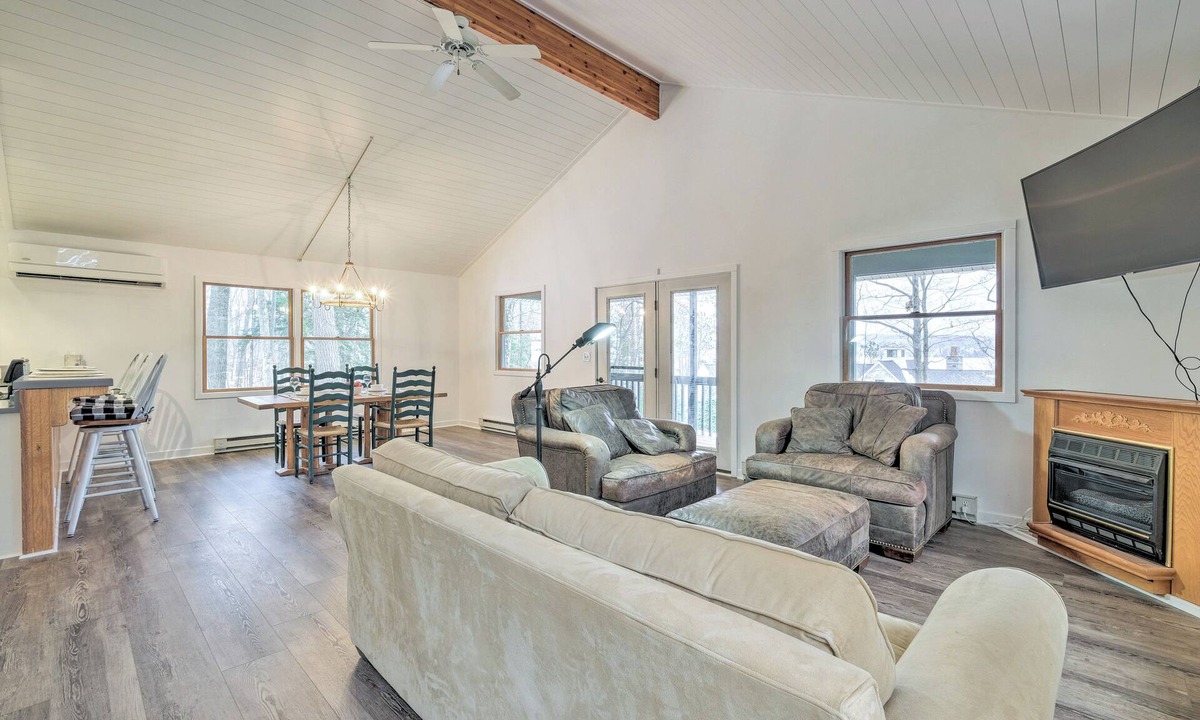 Petoskey Cottage | Walloon Lake Vacation Rental: Walk to Water!