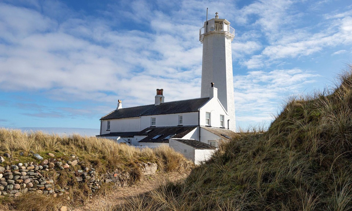Barrow-in-Furness Cottage | Walney Island Lighthouse