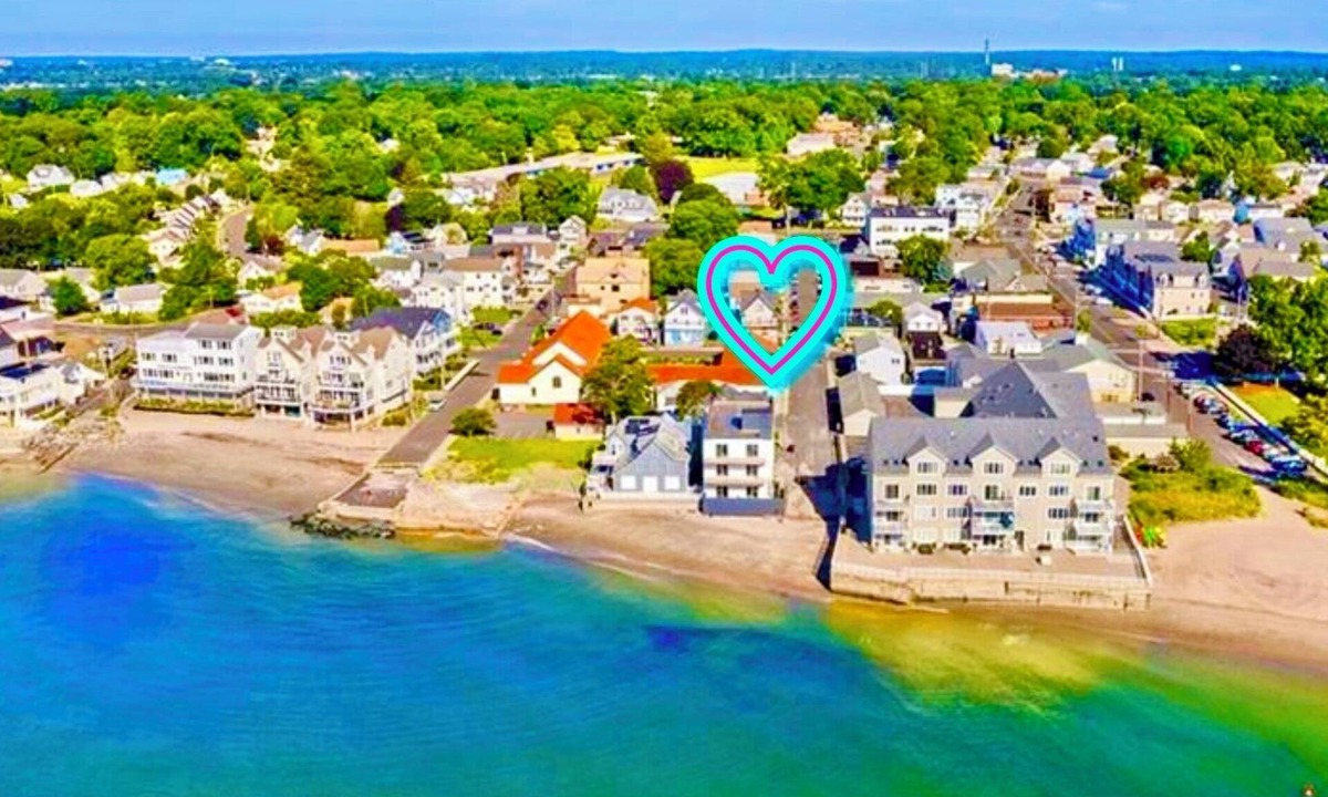 Devon House | Walnut Beach Escape Fenced Oasis Yard