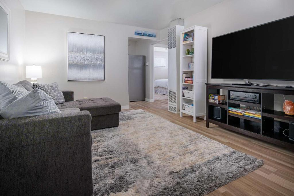 Hillsboro House | Walnut Bungalow East