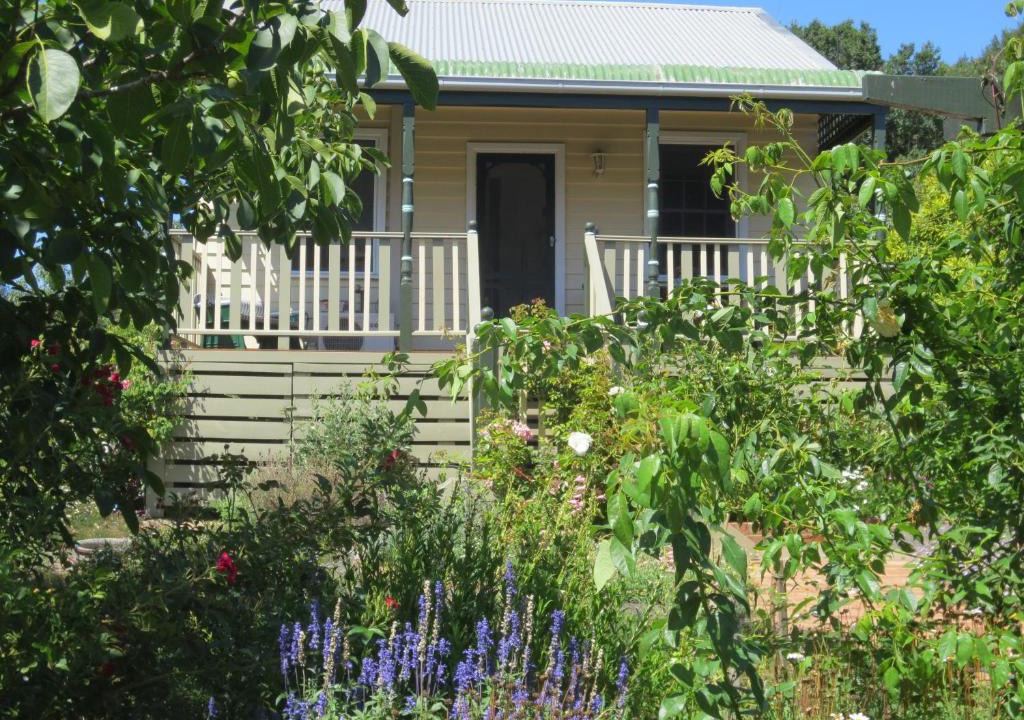 Koorooman House | Walnut Cottage via Leongatha