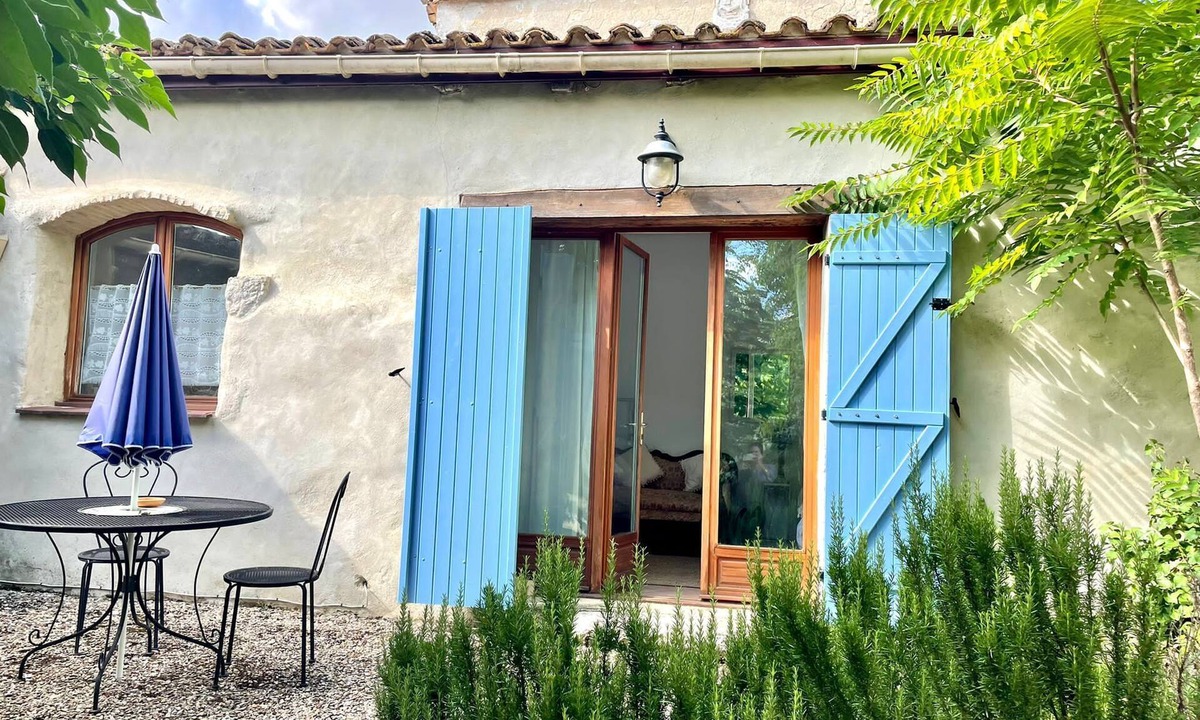 Eymet Cottage | Walnut Gite Sleeps 2 with Terrace