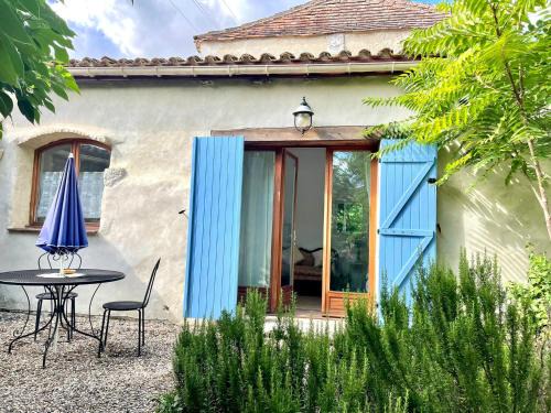 Eymet House | Walnut Gite Sleeps 2 with Terrace