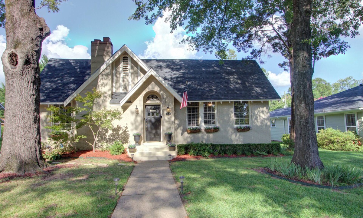 Texarkana House | Walnut Manor - Business Casual - Families Welcome