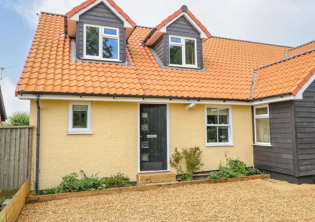 Attleborough House | Walnut Shade