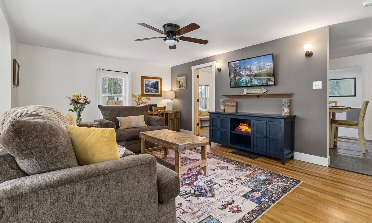 Windsor House | Walnut Street Retreat | Downtown, Dog Friendly