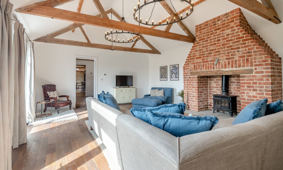 Foxley House | Walnut Tree Barn - Four Bedroom House, Sleeps 8