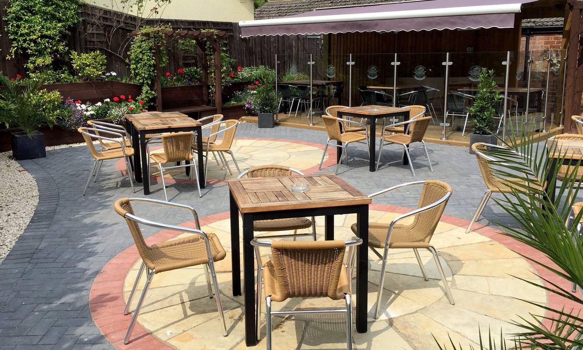 Blisworth Hotel | Walnut Tree Inn