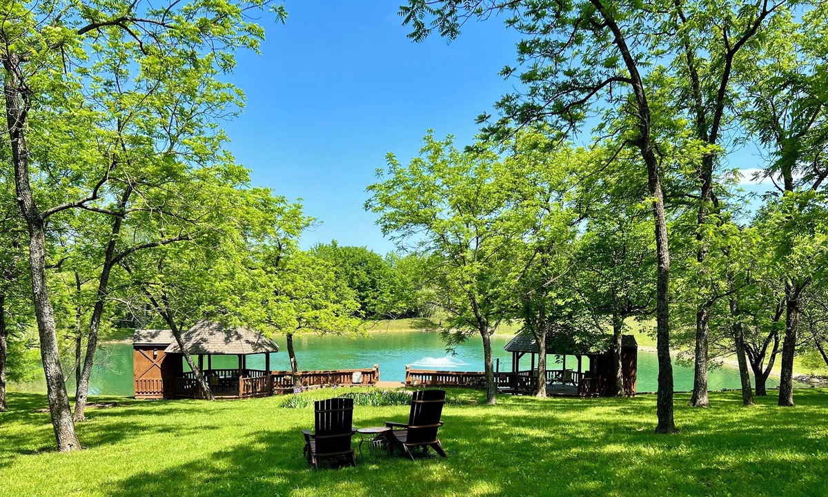 Lone Jack Bed & Breakfast | Walnut Waters Bed & Breakfast