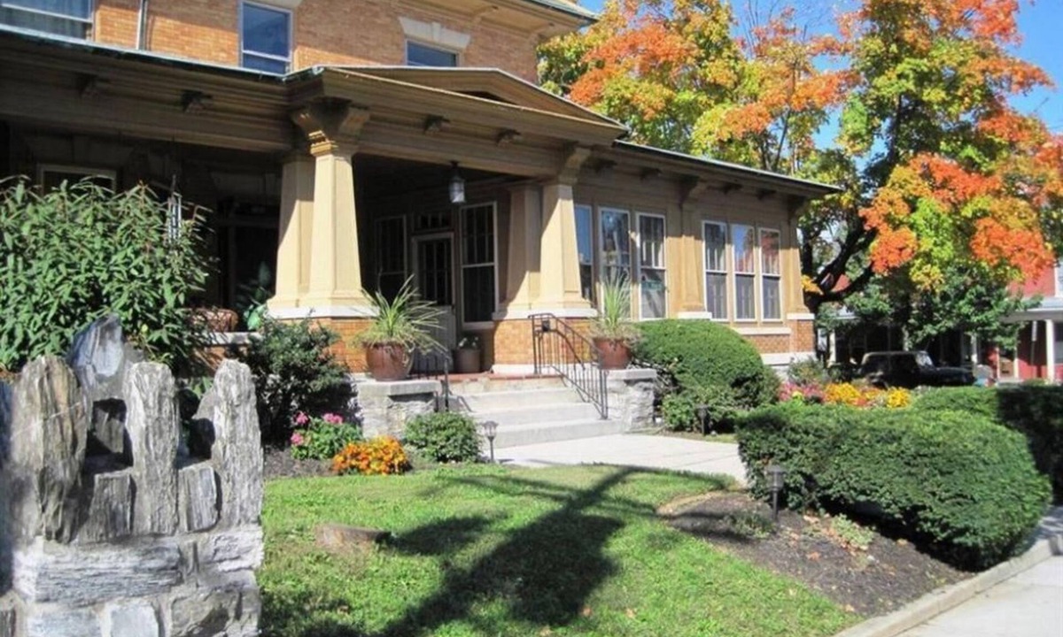 Palmyra Bed & Breakfast | Walton Manor Inn Bed & Breakfast