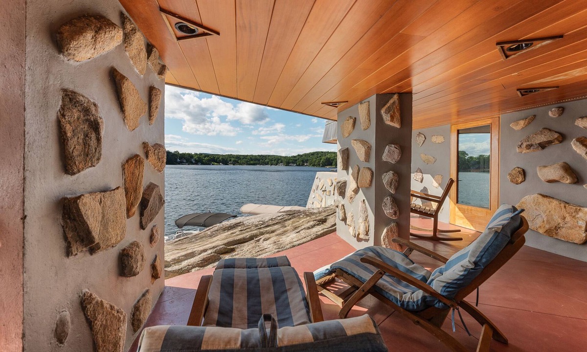 Mahopac House | Wander Petra Island