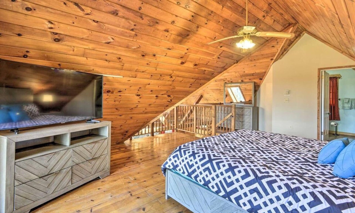 Pleasant Mount Cabin | Wander & Unwind A Quiet Spring Journey