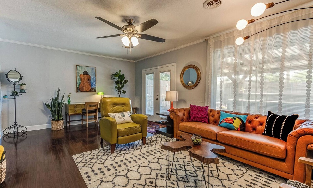 Amarillo House | WanderLust Mid-Mod House 3Br/2Ba/2Ga Near I27/I40