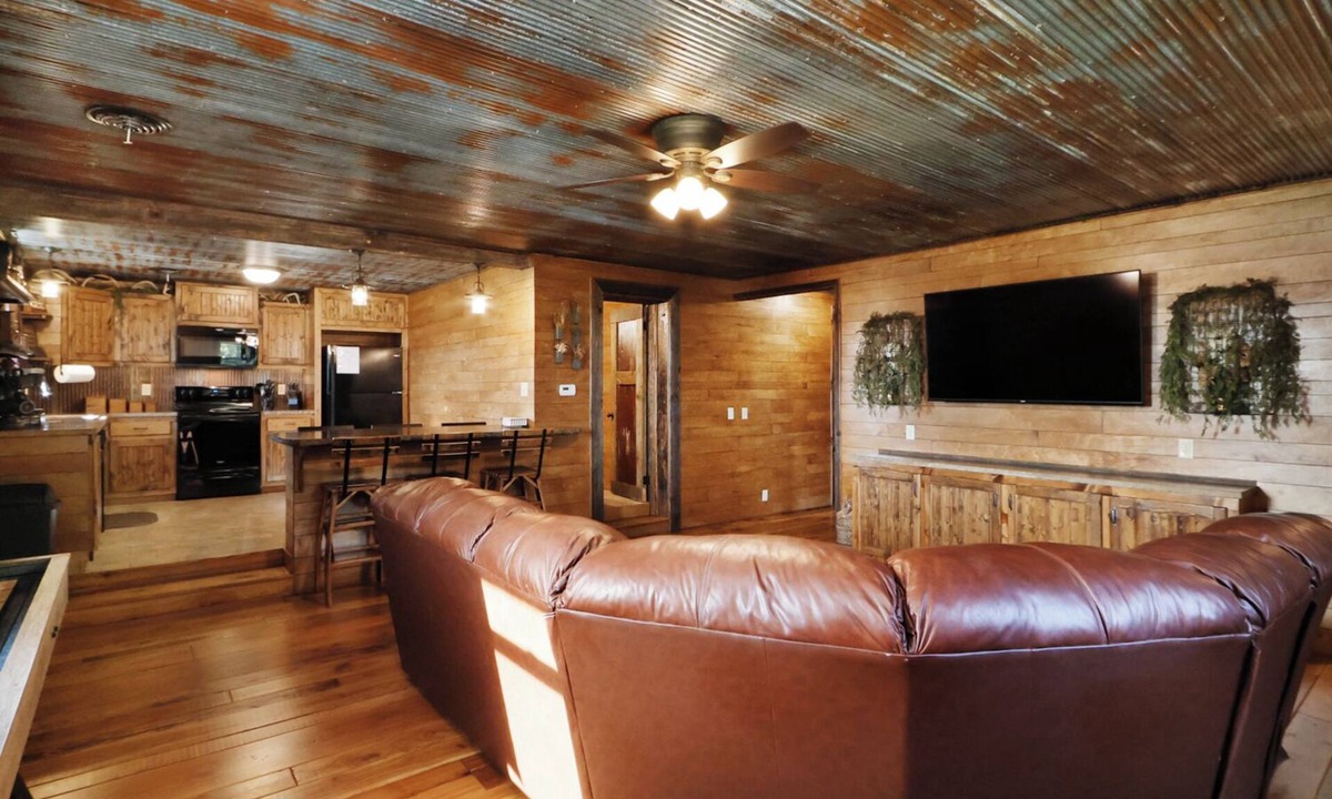 Grandview Plaza Apartment | Wanderlust Suite - 2 Bed, 2 Bath Getaway