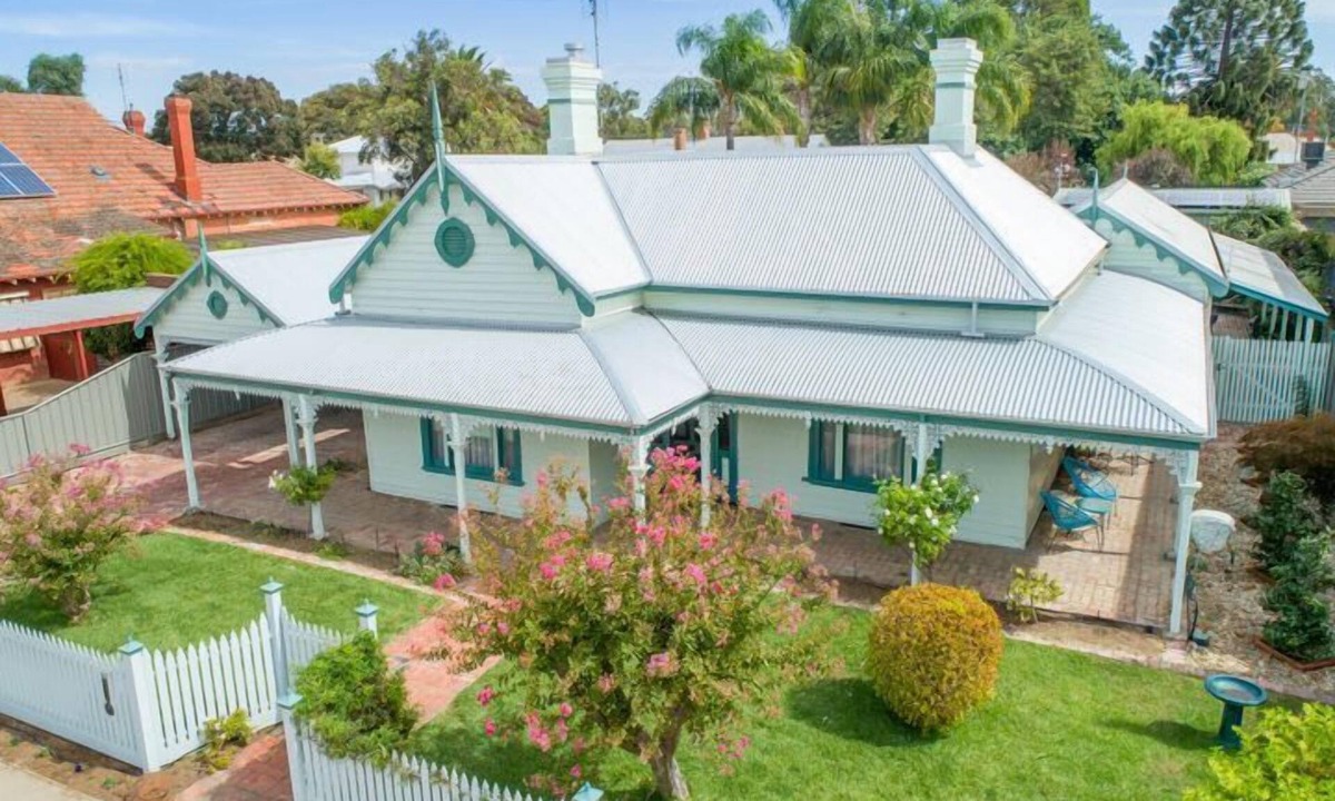 Echuca House | Wandew - Echuca Holiday Homes