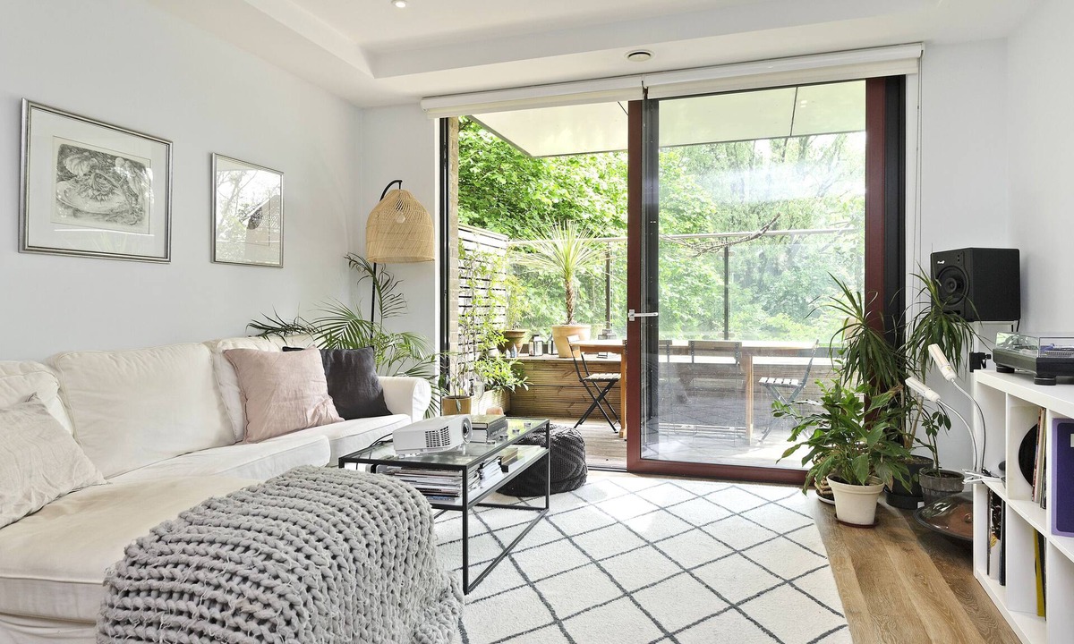 Earlsfield Apartment | Wandle Waters, by Veeve