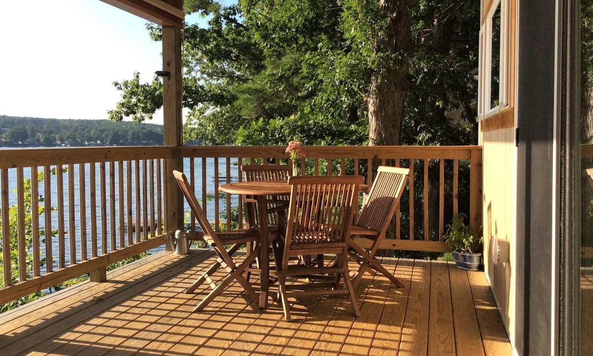 Dundee Cottage | Waneta Lakeside Cottage