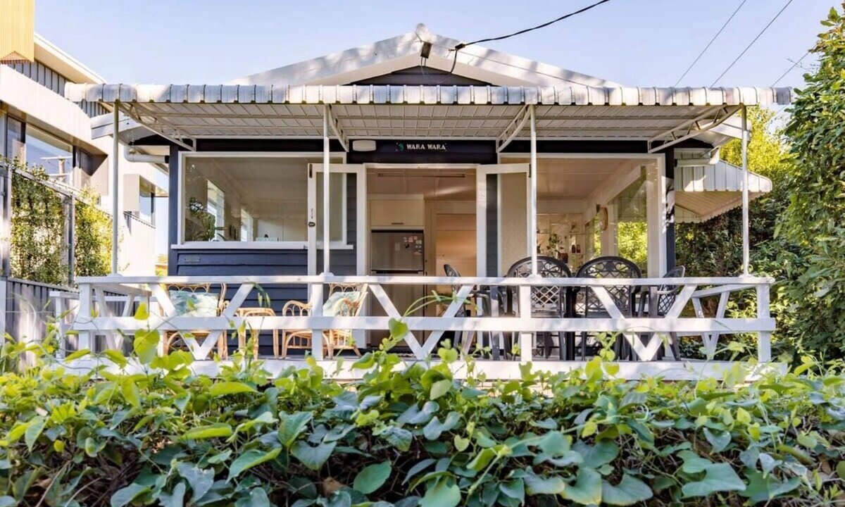 Moffat Beach House | Wara Wara on Moffat Beach Foreshore