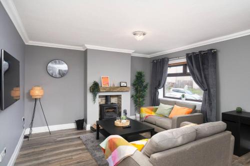 Dunfermline House | Wardlaw Retreat-WiFi-Parking