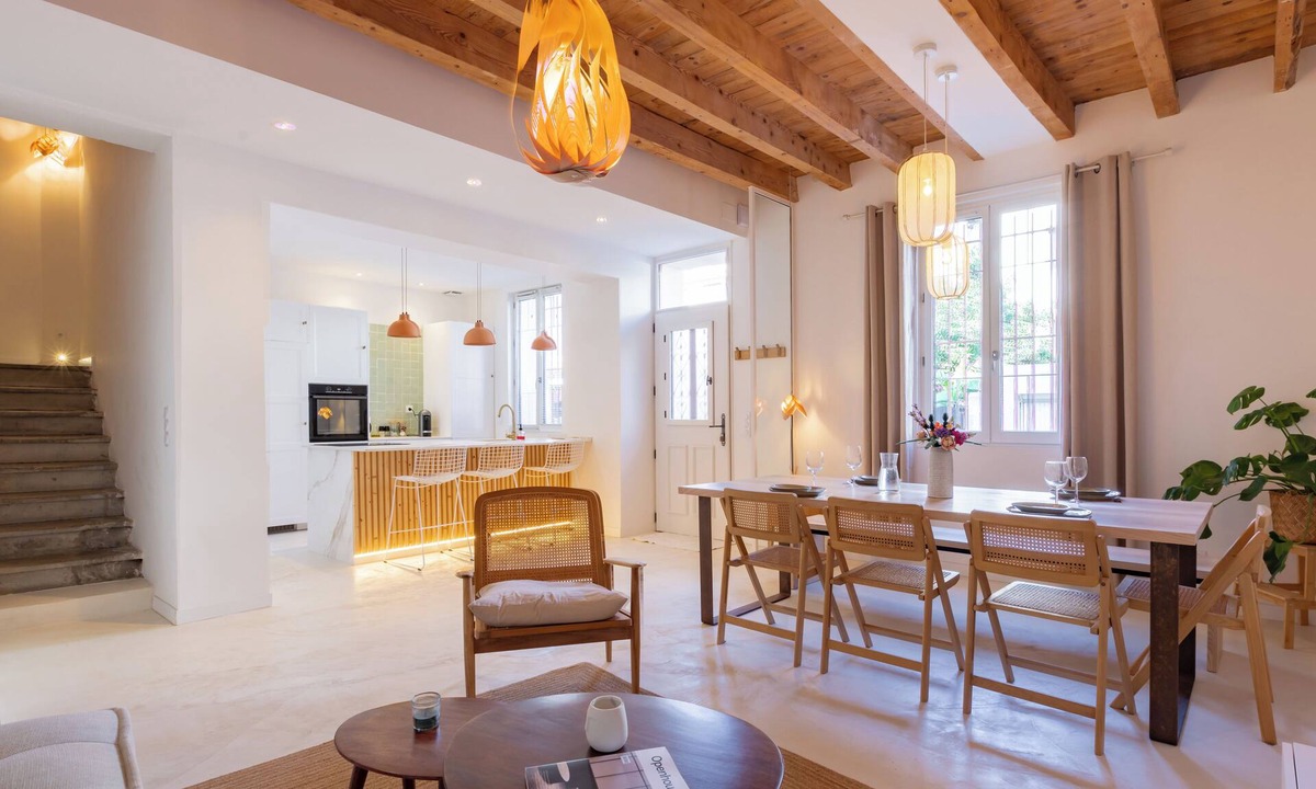 Saint-Jean House | Warm and authentic town center house
