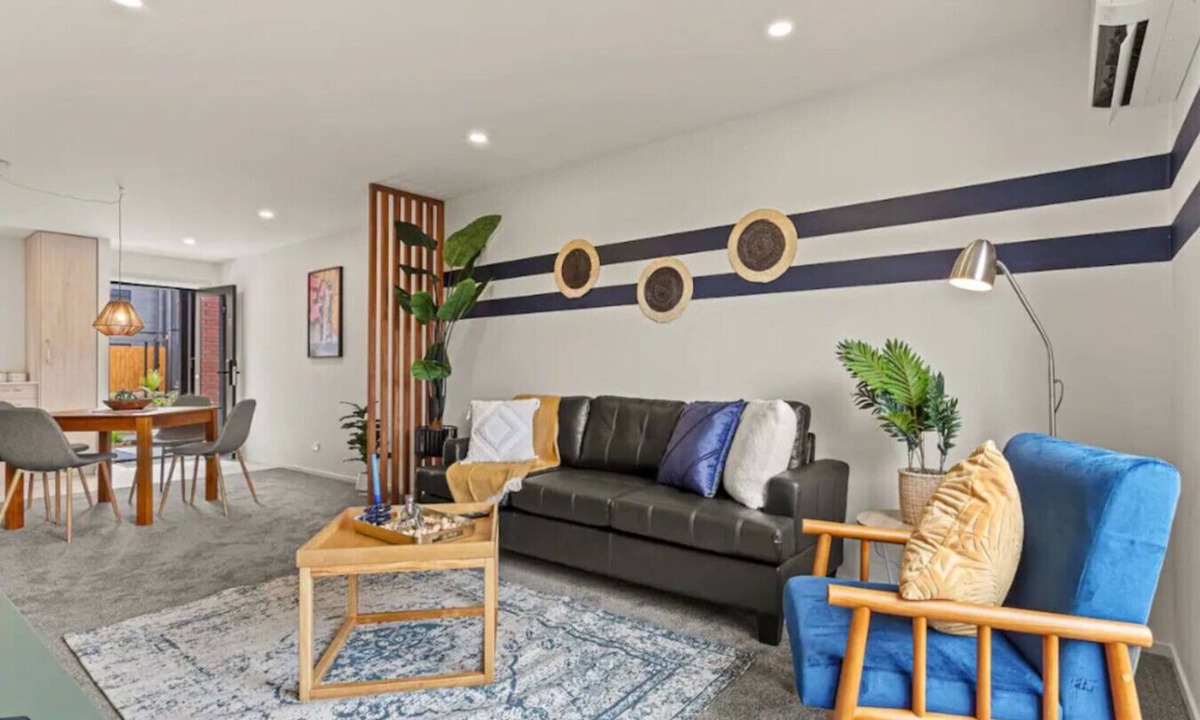 Henderson House | Warm and Bright 2 Bed Townhouse