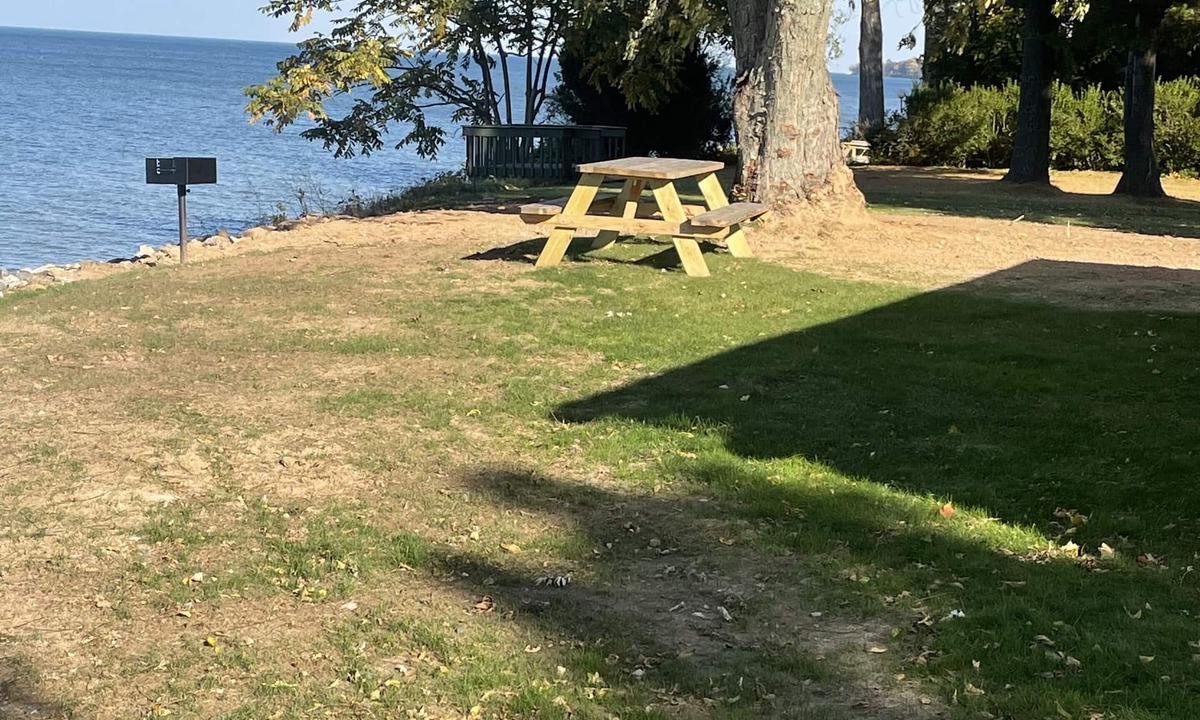 Wilson Cottage | Warm and Cozy Home on Lake Ontario