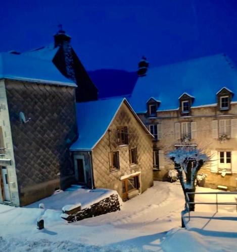 Egliseneuve-d'Entraigues House | Warm and cozy house