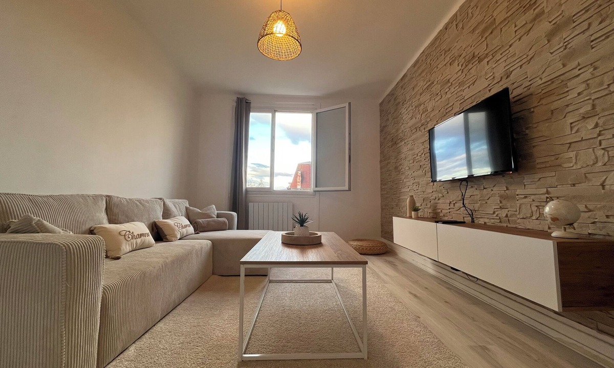 Villefranche-sur-Saone Apartment | Warm and bright accommodation