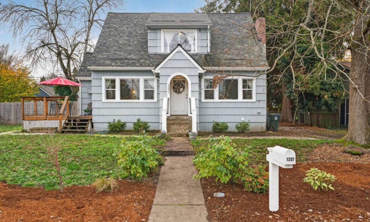 Hough House | Warm and Inviting 3BR Craftsman with Big Kitchen