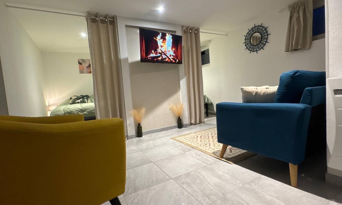 Naives-Rosieres Apartment | Warm, atypical apartment