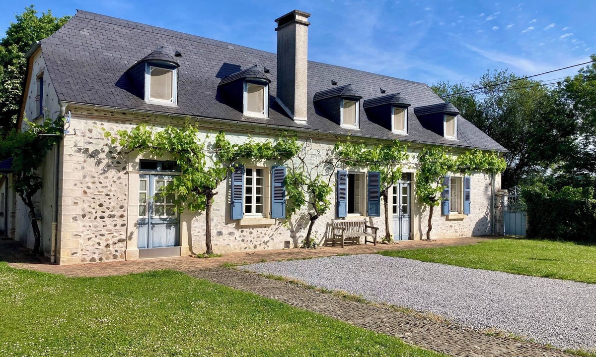 Nousty House | Warm, authentic cottage between Pau, Lourdes and the Pyrenees