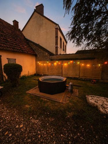 Bonce House | Warm country house with large garden