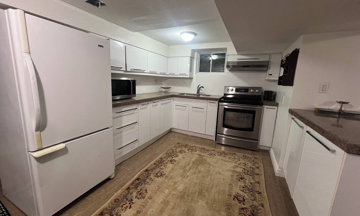 Fisherville House | Warm, Cozy Basement Apartment in Toronto, Cross to bus stub