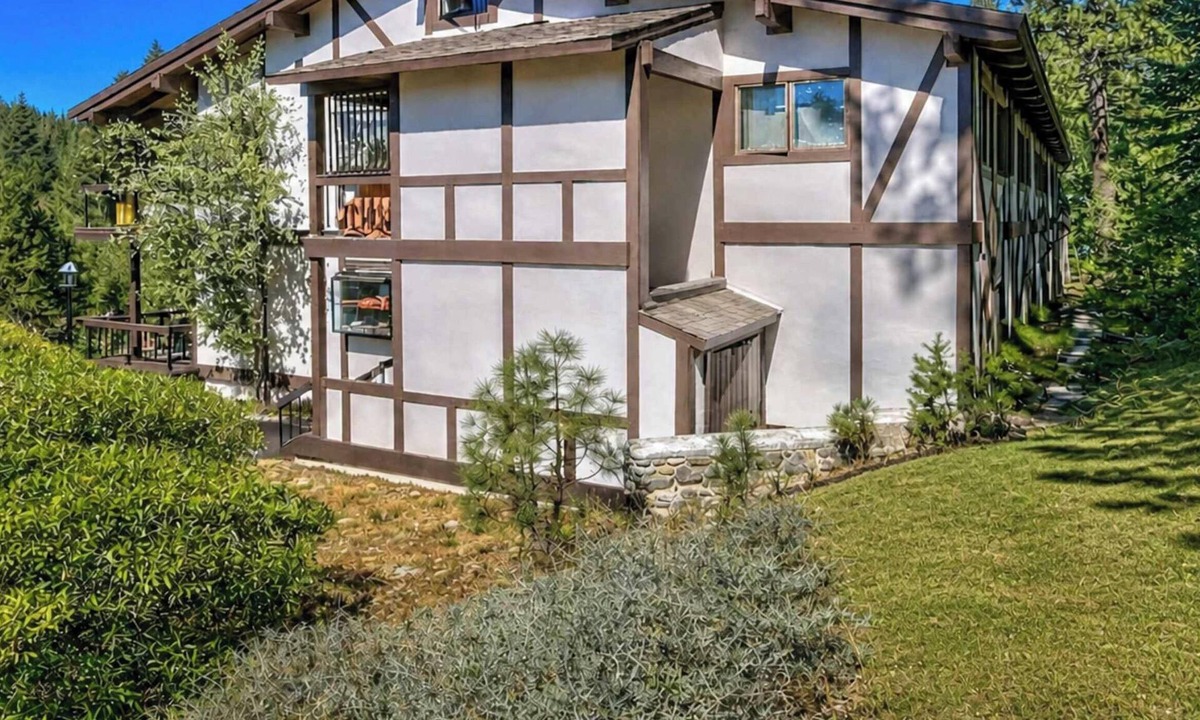 Olympic Valley Condo | Warm & Cozy Squaw Valley Condo close to Ski Resort