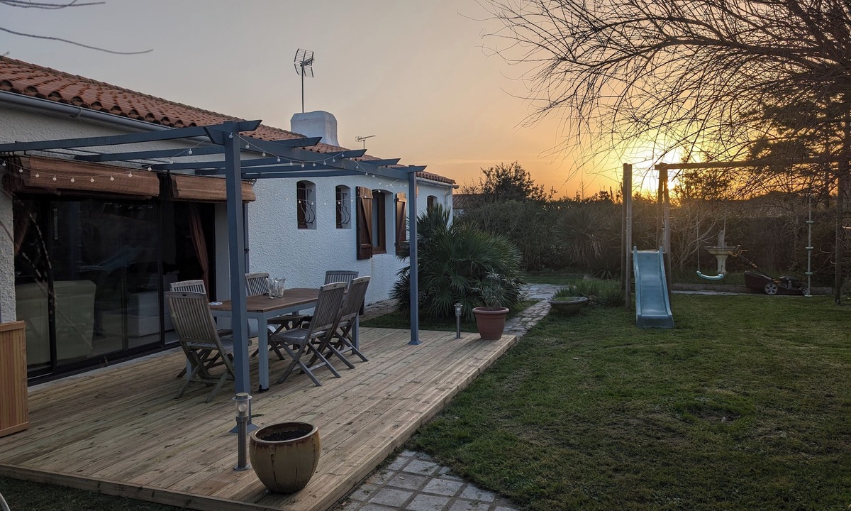 Olonne-sur-Mer House | Warm, family home opening onto garden near sea, forest and marshes